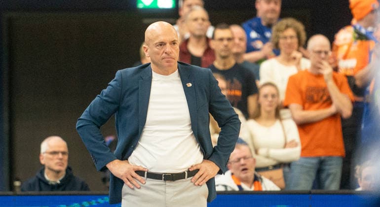 15.3.2026, Basketball, Herren, easy credit BBL, easy credit Bundesliga, BBL, Bundesliga, 23. Spieltag, Rostock Seawolves - Niners Chemnitz Trainer Rodrigo Pastore (Niners Chemnitz) Rostock Stadthalle Mecklenburg-Vorpommern Deutschland