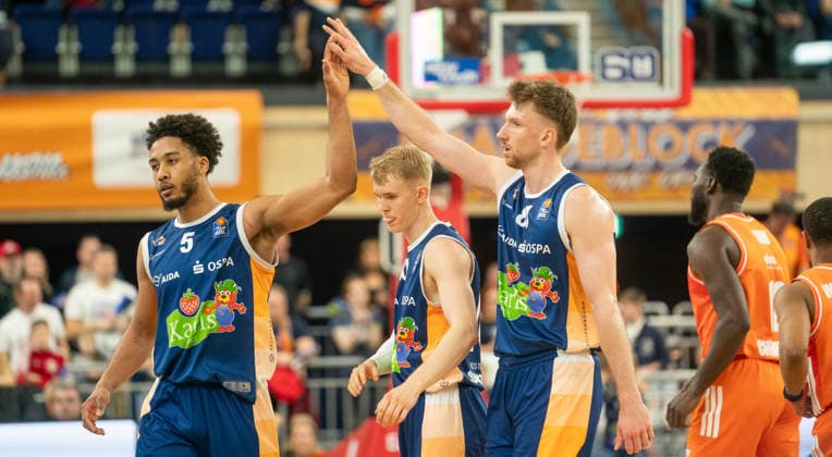 15.3.2026, Basketball, Herren, easy credit BBL, easy credit Bundesliga, BBL, Bundesliga, 23. Spieltag, Rostock Seawolves - Niners Chemnitz DÂ Shawn Schwartz (Rostock Seawolves, li.), Åukasz Kolenda (Rostock Seawolves, Mitte) und Andy Van Vliet (Rostock Seawolves, 2.v.li.) Rostock Stadthalle Mecklenburg-Vorpommern Deutschland