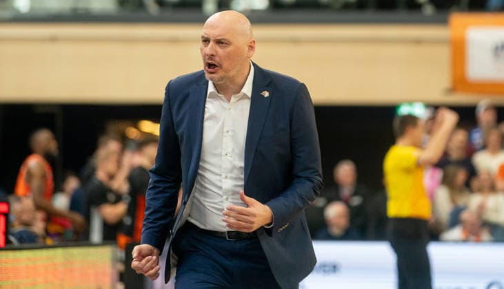 15.3.2026, Basketball, Herren, easy credit BBL, easy credit Bundesliga, BBL, Bundesliga, 23. Spieltag, Rostock Seawolves - Niners Chemnitz Trainer PrzemysÅ‚aw Frasunkiewicz (Rostock Seawolves) Rostock Stadthalle Mecklenburg-Vorpommern Deutschland