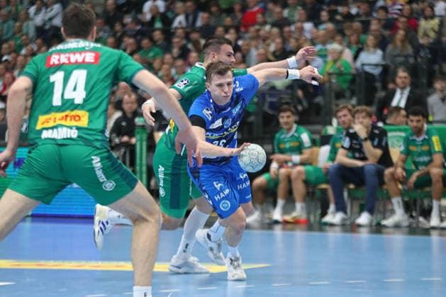 Handball DAIKIN HBL, SC DHfK Leipzig - TVB Stuttgart; 15.03.2026 Marco Mengon (30, TVB Stuttgart) setzt sich gegen Luka Rogan (33, SC DHfK Leipzig) durch. Handball, DAIKIN HBL, 1. Bundesliga, Saison 2025 2026, 25. Spieltag: SC DHfK Leipzig vs. TVB Stuttgart am 15.03.2026 in der Quarterback Immobilien Arena Leipzig. Copyright: xBEAUTIFULxSPORTS JanxKaeferx
