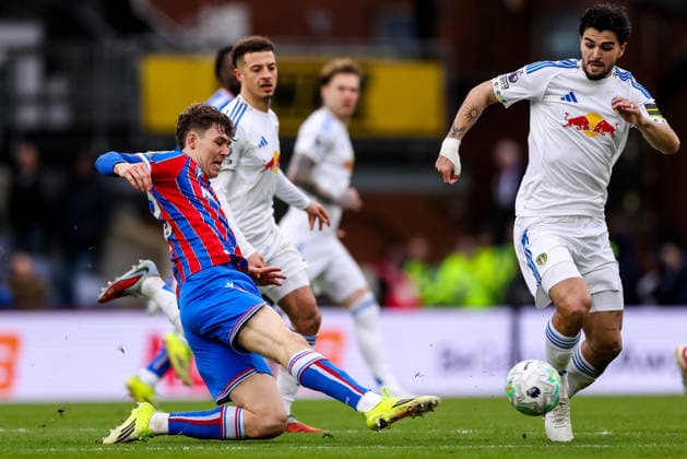 LONDON, ENGLAND - MARCH 15: Jorgen Strand Larsen of Crystal Palace passes the ball during the Premier League match between Crystal Palace and Leeds United at Selhurst Park on March 15, 2026 in London, England.  Copyright: xRenexNijhuis MBxMediax