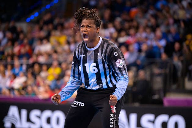 Handball: DHB-Pokal, Finale, HSG Bensheim Auerbach - Borussia Dortmund Torhueterin Vanessa Fehr (Bensheim) Jubel Freude Emotion Stuttgart Porsche Arena Baden-Württemberg Deutschland