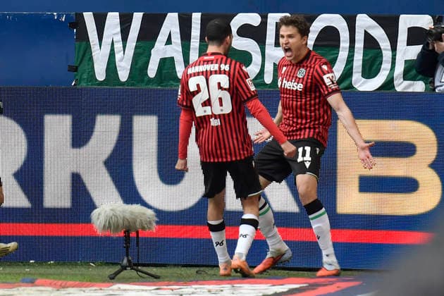 Benedikt Pichler (Hannover 11) jubelt nach dem Tor zum 2:2 mit Waniss Taibi (Hannover 26) 15.03.2026 ¢ Fussball ¢ FC Schalke 04 vs Hannover 96, Veltins-Arena, Gelsenkirchen, DFB DFL REGULATIONS PROHIBIT ANY USE OF PHOTOGRAPHS AS IMAGE SEQUENCES AND OR QUASI-VIDEO