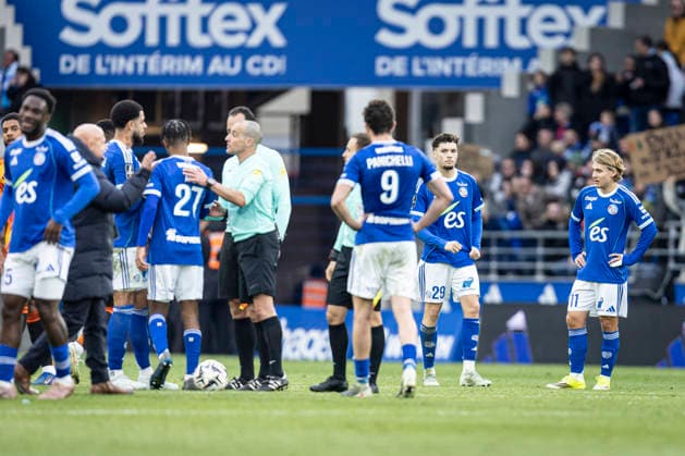 FOOTBALL : Racing Strasbourg (RCS) vs Paris FC - ligue 1 - Strasbourg - 15 03 26 DÃ ception des joueurs de l equipe de Racing Strasbourg apres leur match nule  Copyright: xelyxandroxcegarrax