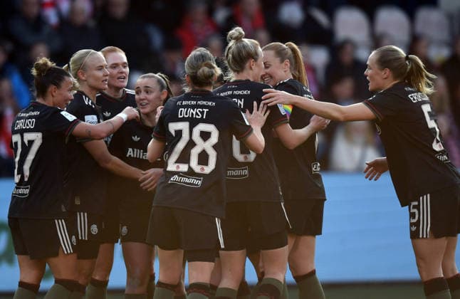 15.03.2026, xophax, Fussball ; Frauen Bundesliga Google Pixel Frauen - Bundesliga 25 26. Pernille Harder ( Bayern München ), 2. von links nach ihrem Tor zum 1 zu 0 mit der Mannschaft (DFL DFB REGULATIONS PROHIBIT ANY USE OF PHOTOGRAPHS as IMAGE SEQUENCES and or QUASI-VIDEO) Koeln