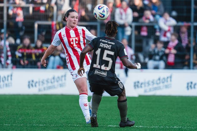 Amelie Bohnen (1.FC Koeln, 15) klärt den BAll vor Bernadette Amani (FC Bayern Muenchen, 15) 1.FC Köln vs. FC Bayern München, Fussball, Google Pixel Frauen-Bundesliga, 20.Spieltag, Saison 2025 26, 15.03.2026, 1.FC Köln vs. FC Bayern München, Fussball, Google Pixel Frauen-Bundesliga, 20.Spieltag, Saison 2025 26, 13.03.2026 Köln Copyright: xEibner-Pressefoto LukasxBaldygax EP_LBA