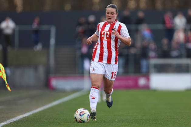 Amelie Bohnen (1.FC Köln) in Aktion, am Ball, Einzelaktion waehrend des Spiels der Frauen Bundesliga zwischen 1.FC Köln und Bayern München, Franz-Kremer-Stadion am 15. März in Köln, Deutschland. (Foto von Oliver Kaelke DeFodi Images) +++ Amelie Bohnen (1.FC Köln) controls the ball during the Woman Bundesliga match between 1.FC Köln and Bayern München at Franz-Kremer-Stadion on March 15, 2026 in Cologne, Germany. (Photo by Oliver Kaelke DeFodi Images) DFL regulations prohibit any use of photographs as image sequences and or quasi-video. (Photo by Oliver Kaelke DeFodi Images) -