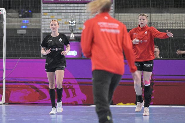 Jule Polsz (HSG Bensheim Auerbach, 71) und Nina Engel (HSG Bensheim Auerbach, 06) beim Warm Up HSG Bensheim Auerbach vs. BVB Borussia Dortmund Handball, Handball, Frauen, DHB Pokal Haushahn Final 4, Finale, Saison 2025 2026, 15.03.2026 HSG Bensheim Auerbach vs. BVB Borussia Dortmund Handball, Handball, Frauen, DHB Pokal Haushahn Final 4, Finale, Saison 2025 2026, 15.03.2026 Stuttgart Copyright: xEibner-Pressefoto TobiasxBaurx EP_TBR