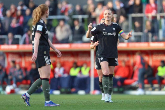 Glodis Perla Viggosdottir (FC Bayern München) gestikuliert, Gestik waehrend des Spiels der Frauen Bundesliga zwischen 1.FC Köln und Bayern München, Franz-Kremer-Stadion am 15. März in Köln, Deutschland. (Foto von Oliver Kaelke DeFodi Images) +++ Glodis Perla Viggosdottir (FC Bayern München) gestures during the Woman Bundesliga match between 1.FC Köln and Bayern München at Franz-Kremer-Stadion on March 15, 2026 in Cologne, Germany. (Photo by Oliver Kaelke DeFodi Images) DFL regulations prohibit any use of photographs as image sequences and or quasi-video. (Photo by Oliver Kaelke DeFodi Images) -