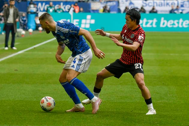 v. li. im Zweikampf Hasan Kurucay (Schalke 4) Hayate Matsuda (Hannover 27) 15.03.2026 ¢ Fussball ¢ FC Schalke 04 vs Hannover 96, Veltins-Arena, Gelsenkirchen, DFB DFL REGULATIONS PROHIBIT ANY USE OF PHOTOGRAPHS AS IMAGE SEQUENCES AND OR QUASI-VIDEO