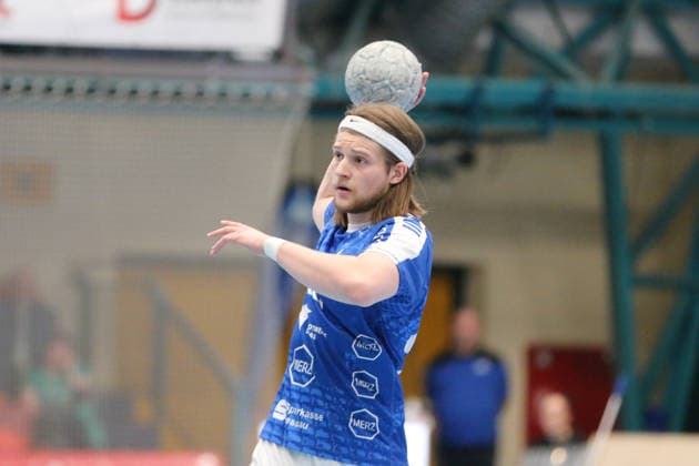 15.03.2026 Handball Herren 2025 2026 2. Handball-Bundesliga 24. Spieltag Dessau-Roßlauer HV 06 - HSG Krefeld Niederrhein Anhalt Arena Dessau Mika Schüler (Dessau, 23, blau) am Ball. Dessau-Roßlau Sachsen-Anhalt Deutschland