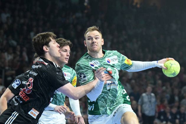15.03.2026, xlakx, Handball Daikin HBL, Fuechse Berlin - HC Erlangen v.l.Florian Scheerer (HC Erlangen), Mathias Gidsel (Fuechse Berlin) Zweikampf, Duell, Kampf, tackle Berlin