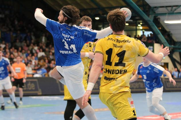 15.03.2026 Handball Herren 2025 2026 2. Handball-Bundesliga 24. Spieltag Dessau-Roßlauer HV 06 - HSG Krefeld Niederrhein Anhalt Arena Dessau Jakub Powarzynski (Dessau, 14, blau) bei einem Wurf. Dessau-Roßlau Sachsen-Anhalt Deutschland