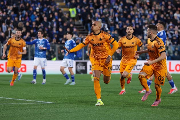Como, Italy, 15th March 2026. Donyell Malen of AS Roma celebrates after scoring a penalty to give the visitors a 1-0 lead during the Como 1907 vs AS Roma Serie A match at Stadio Giuseppe Sinigaglia, Como. Picture credit should read: Jonathan Moscrop Sportimage EDITORIAL USE ONLY. No use with unauthorised audio, video, data, fixture lists, club league logos or live services. Online in-match use limited to 120 images, no video emulation. No use in betting, games or single club league player publications. SPI_012_JM_COMO_ROMA SPI-4614-0012