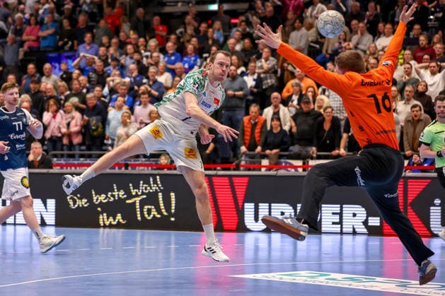 15.03.2026, Handball, HBL, Bergischer HC - SC Magdeburg, Mitsubishi Electric HALLE Düsseldorf: Felix Claar (SC Magdeburg 07) wirft den Ball auf das Tor von Torhüter Lukas Diedrich (BHC 16) Nordrhein-Westfalen Deutschland