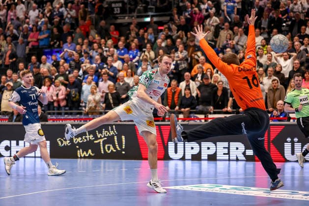 15.03.2026, Handball, HBL, Bergischer HC - SC Magdeburg, Mitsubishi Electric HALLE Düsseldorf: Felix Claar (SC Magdeburg 07) wirft den Ball auf das Tor von Torhüter Lukas Diedrich (BHC 16) Nordrhein-Westfalen Deutschland