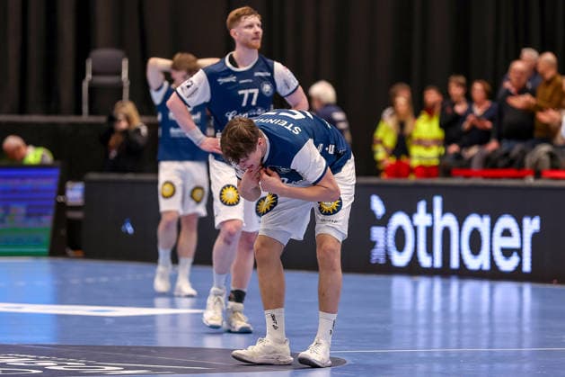 15.03.2026, Handball, HBL, Bergischer HC - SC Magdeburg, Mitsubishi Electric HALLE Düsseldorf: Enttäuschte Gesichter bei der BHC-Niederlage gegen Magdeburg. Johannes Wasielewski (BHC 77) Soeren Steinhaus (BHC 53) enttäuscht Enttäuschung Nordrhein-Westfalen Deutschland