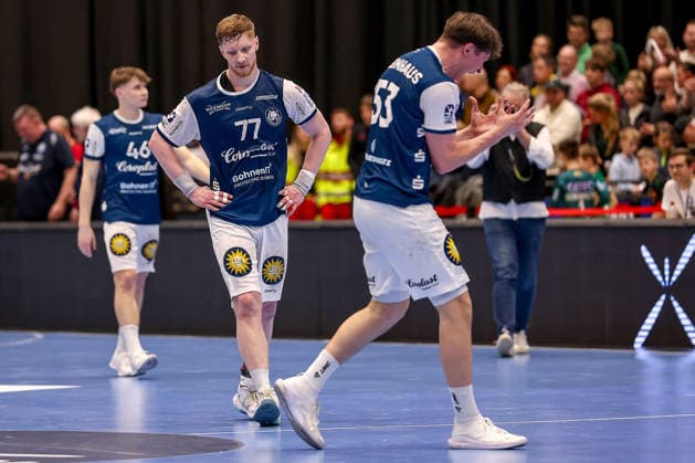 15.03.2026, Handball, HBL, Bergischer HC - SC Magdeburg, Mitsubishi Electric HALLE Düsseldorf: Enttäuschte Gesichter bei der BHC-Niederlage gegen Magdeburg. Johannes Wasielewski (BHC 77) Soeren Steinhaus (BHC 53) enttäuscht Enttäuschung Nordrhein-Westfalen Deutschland