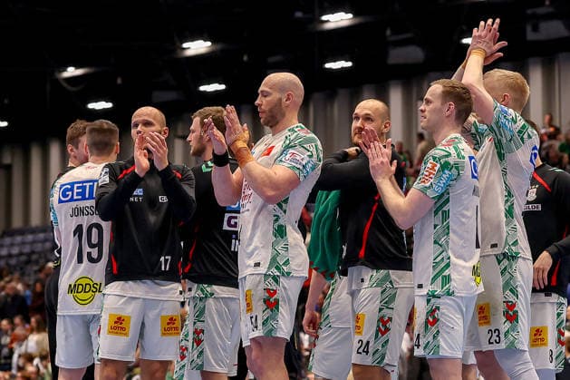 15.03.2026, Handball, HBL, Bergischer HC - SC Magdeburg, Mitsubishi Electric HALLE Düsseldorf: Abschlussjubel nach dem Sieg für Magdeburg. Die Spieler jubelnd zusammen auf dem Spielfeld Nordrhein-Westfalen Deutschland