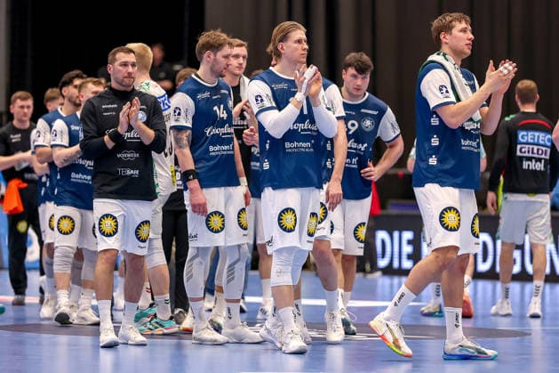 15.03.2026, Handball, HBL, Bergischer HC - SC Magdeburg, Mitsubishi Electric HALLE Düsseldorf: Enttäuschte Gesichter bei der BHC-Niederlage gegen Magdeburg. Gerdas Babarskas (BHC 14) Soeren Steinhaus (BHC 53) Kim Voss-Fels (BHC 21) enttäuscht Enttäuschung Nordrhein-Westfalen Deutschland