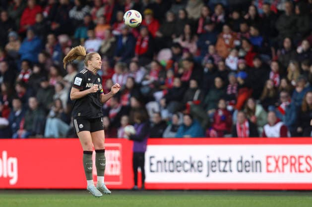 Glodis Perla Viggosdottir (FC Bayern München) in Aktion, am Ball, Einzelaktion waehrend des Spiels der Frauen Bundesliga zwischen 1.FC Köln und Bayern München, Franz-Kremer-Stadion am 15. März in Köln, Deutschland. (Foto von Oliver Kaelke DeFodi Images) +++ Glodis Perla Viggosdottir (FC Bayern München) controls the ball during the Woman Bundesliga match between 1.FC Köln and Bayern München at Franz-Kremer-Stadion on March 15, 2026 in Cologne, Germany. (Photo by Oliver Kaelke DeFodi Images) DFL regulations prohibit any use of photographs as image sequences and or quasi-video. (Photo by Oliver Kaelke DeFodi Images) -