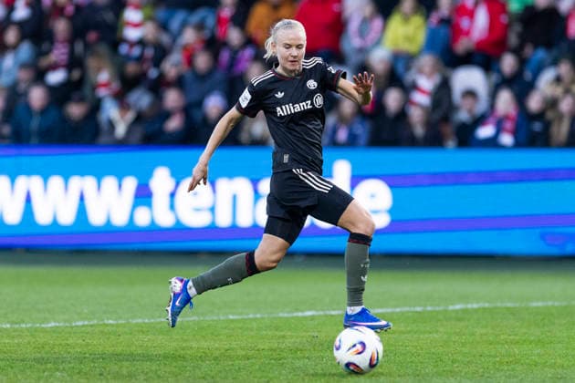 Google Pixel Frauen-Bundesliga: 1. FC Köln - FC Bayern München; 15.03.2026 Pernille Harder (FC Bayern München, 21) am 20. Spieltag der Google Pixel Frauen-Bundesliga im Spiel des 1. FC Köln gegen den FC Bayern München am 15.03.2026 im Franz-Kremer-Stadion in Köln, Deutschland. Copyright: xBEAUTIFULxSPORTS Meuselx