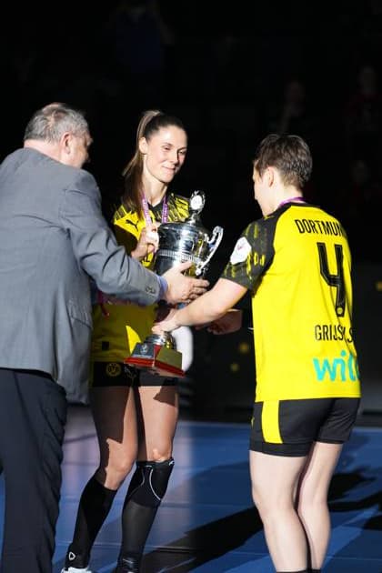 Szene mit Alicia Langer (17; Borussia Dortmund) Haushahn Final4 Finale HSG Bensheim-Auerbach vs Borussia Dortmund
