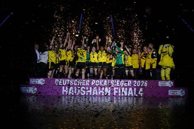 Szene mit Spieler von Team Person 10760 Haushahn Final4 Finale HSG Bensheim-Auerbach vs Borussia Dortmund