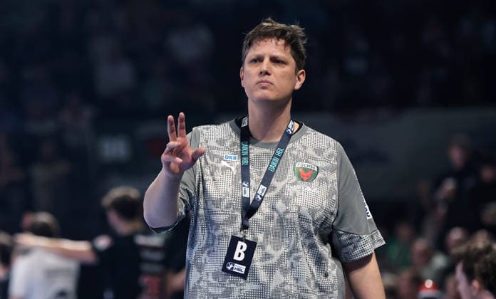 Trainer Nicolej Krickau gibt Anweisungen Aktion Oberkörper Handball HBL Bundesliga Herren 25. Spieltag Saison 2025 2026 15.03.2026 Füchse Berlin vs. HC Erlangen HCE