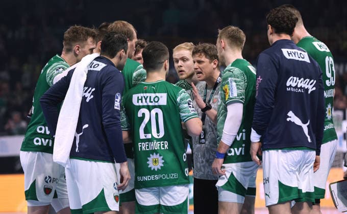 Trainer Nicolej Krickau gibt Anweisungen während Auszeit Handball HBL Bundesliga Herren 25. Spieltag Saison 2025 2026 15.03.2026 Füchse Berlin vs. HC Erlangen HCE