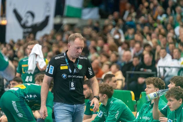 Frank Carstens (SC DHfK Leipzig, Chef-Trainer) nach einer Gelben Karte gegen ihn SC DHfK Leipzig vs. TVB Stuttgart, Handball, 1. Handball-Bundesliga, 25. Spieltag, Saison 2025 2026, 15.03.2026 SC DHfK Leipzig vs. TVB Stuttgart, Handball, 1. Handball-Bundesliga, 25. Spieltag, Saison 2025 2026, 15.03.2026 Leipzig Copyright: xEibner-Pressefoto PiaxSchindlerx EP_PSR