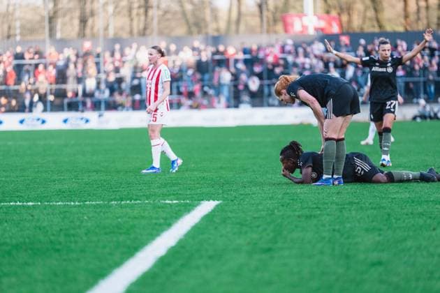 Bernadette Amani (FC Bayern Muenchen, 15) verletzt nach Zweikampf 1.FC Köln vs. FC Bayern München, Fussball, Google Pixel Frauen-Bundesliga, 20.Spieltag, Saison 2025 26, 15.03.2026, 1.FC Köln vs. FC Bayern München, Fussball, Google Pixel Frauen-Bundesliga, 20.Spieltag, Saison 2025 26, 13.03.2026 Köln Copyright: xEibner-Pressefoto LukasxBaldygax EP_LBA