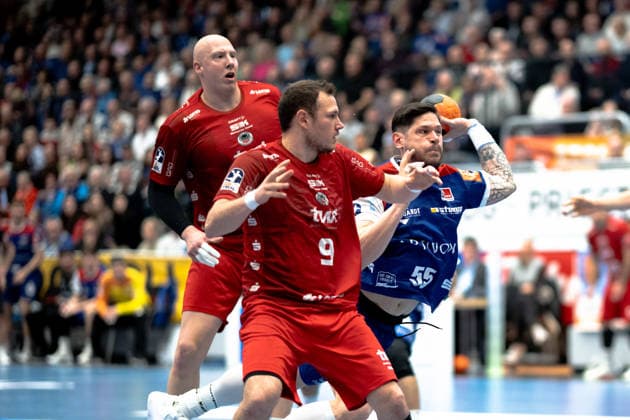 Csaba Leimeter (HBW Balingen Weilstetten, 55) beim Wurf gegen Marc Robin Eisel, (Eulen Ludwigshafen, 09), HBW Balingen Weilstetten vs. Eulen Ludwigshafen, Handball, 2. Bundesliga 24. Spieltag, Saison 2025 2026, 15.03.2026 Eibner-Pressefoto Andreas Ulmer HBW Balingen Weilstetten vs. Eulen Ludwigshafen, Handball, 2. Bundesliga, 24. Spieltag, Saison 2025 2026, 15.03.2026 Balingen Copyright: xEibner-Pressefoto AndreasxUlmerx EP_AUR