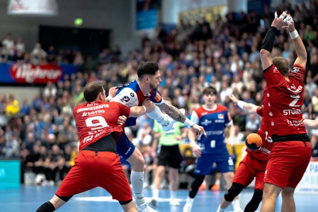 Csaba Leimeter (HBW Balingen Weilstetten, 55), gegen Marc Robin Eisel, (Eulen Ludwigshafen, 09), HBW Balingen Weilstetten vs. Eulen Ludwigshafen, Handball, 2. Bundesliga, 24. Spieltag, Saison 2025 2026, 15.03.2026 Eibner-Pressefoto Andreas Ulmer HBW Balingen Weilstetten vs. Eulen Ludwigshafen, Handball, 2. Bundesliga, 24. Spieltag, Saison 2025 2026, 15.03.2026 Balingen Copyright: xEibner-Pressefoto AndreasxUlmerx EP_AUR