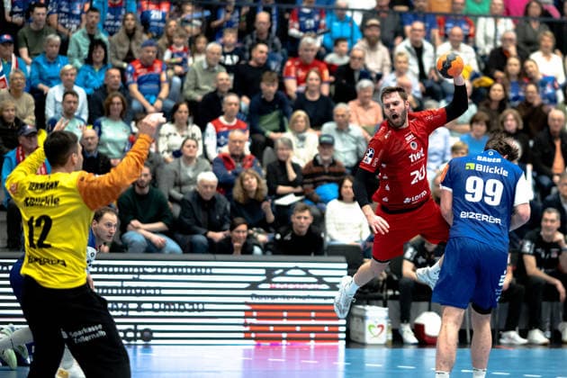 Alexander Falk, (Eulen Ludwigshafen, 20), gegen Benedek Nagy (HBW Balingen Weilstetten, 12, Torwart) HBW Balingen Weilstetten vs. Eulen Ludwigshafen, Handball, 2. Bundesliga, 24. Spieltag, Saison 2025 2026, 15.03.2026 Eibner-Pressefoto Andreas Ulmer HBW Balingen Weilstetten vs. Eulen Ludwigshafen, Handball, 2. Bundesliga, 24. Spieltag, Saison 2025 2026, 15.03.2026 Balingen Copyright: xEibner-Pressefoto AndreasxUlmerx EP_AUR