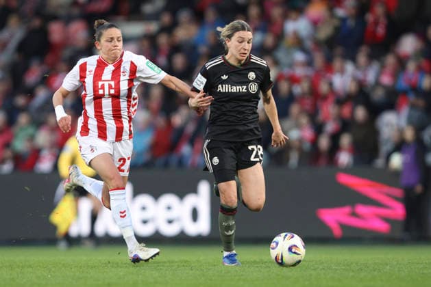 Laura Feiersinger (1.FC Köln) und Barbara Dunst (FC Bayern München) im Zweikampf waehrend des Spiels der Frauen Bundesliga zwischen 1.FC Köln und Bayern München, Franz-Kremer-Stadion am 15. März in Köln, Deutschland. (Foto von Oliver Kaelke DeFodi Images) +++ Laura Feiersinger (1.FC Köln) und Barbara Dunst (FC Bayern München) battle for the ball during the Woman Bundesliga match between 1.FC Köln and Bayern München at Franz-Kremer-Stadion on March 15, 2026 in Cologne, Germany. (Photo by Oliver Kaelke DeFodi Images) DFL regulations prohibit any use of photographs as image sequences and or quasi-video. (Photo by Oliver Kaelke DeFodi Images) -