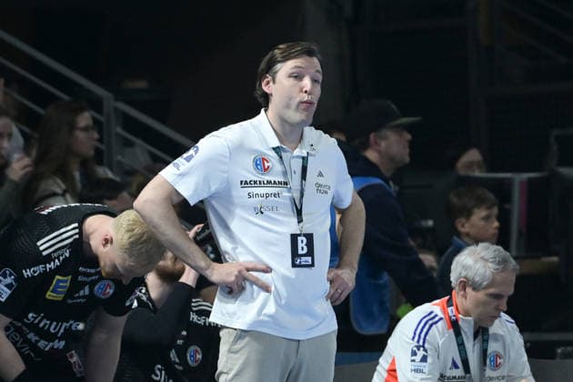 15.03.2026, xlakx, Handball Daikin HBL, Fuechse Berlin - HC Erlangen v.l. Johannes Sellin (HC Erlangen Trainer) enttaeuscht, schaut enttaeuscht, niedergeschlagen, disappointed Berlin