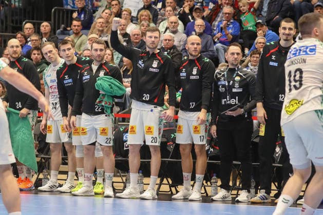 15.03.2026, xgox, Handball - Daikin HBL Bergischer HC - SC Magdeburg emspor, v.l. Die Magdeburger Bank Jubel, Torjubel, jubelt ueber das Tor, celebrate the goal, celebration Duesseldorf