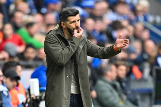 Miron Muslic (Schalke) Gestik Geste gestikuliert Mimik starker Gesichtsausdruck Emotion. 15.03.2026 ¢ Fussball ¢ FC Schalke 04 vs Hannover 96, Veltins-Arena, Gelsenkirchen, DFB DFL REGULATIONS PROHIBIT ANY USE OF PHOTOGRAPHS AS IMAGE SEQUENCES AND OR QUASI-VIDEO