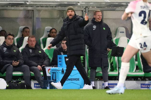 VfL vs. Leverkusen, BL Frauen Wolfsburg, 15.03.2026, Fußball, Frauen, Google Pixel Bundesliga, Saison 2025 2026, VfL Wolfsburg vs Bayer 04 Leverkusen, Cheftrainer Stephan Lerch (VfL Wolfsburg) AOK Stadion Niedersachsen Deutschland
