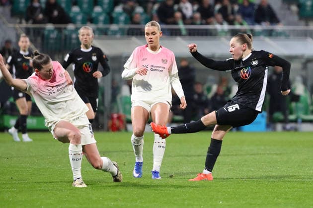 VfL vs. Leverkusen, BL Frauen Wolfsburg, 15.03.2026, Fußball, Frauen, Google Pixel Bundesliga, Saison 2025 2026, VfL Wolfsburg vs Bayer 04 Leverkusen, Janou Levels (VfL Wolfsburg) schießt Tor zum 1:0 AOK Stadion Niedersachsen Deutschland