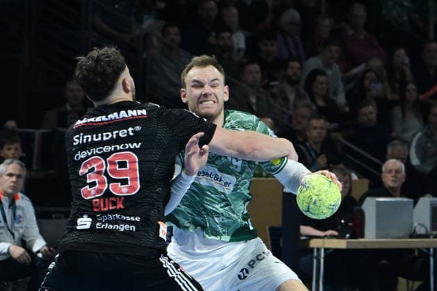 15.03.2026, xlakx, Handball Daikin HBL, Fuechse Berlin - HC Erlangen v.l.Tobias Buck (HC Erlangen), Mathias Gidsel (Fuechse Berlin) Zweikampf, Duell, Kampf, tackle Berlin