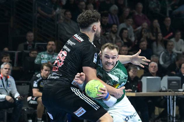 15.03.2026, xlakx, Handball Daikin HBL, Fuechse Berlin - HC Erlangen v.l. Tobias Buck (HC Erlangen), Mathias Gidsel (Fuechse Berlin) Zweikampf, Duell, Kampf, tackle Berlin