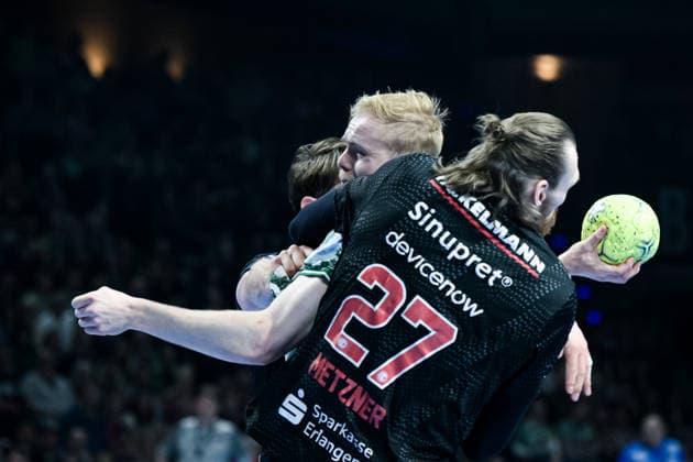 15.03.2026, xlakx, Handball Daikin HBL, Fuechse Berlin - HC Erlangen v.l.Matthes Langhoff (Fuechse Berlin), Antonio Metzner (HC Erlangen) Zweikampf, Duell, Kampf, tackle Berlin