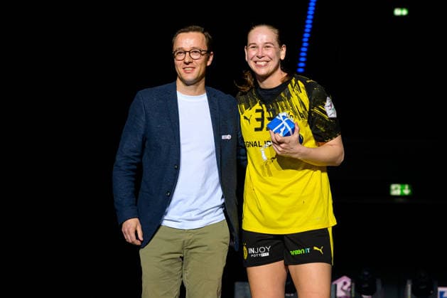 Handball: DHB-Pokal, Finale, HSG Bensheim Auerbach - Borussia Dortmund Guro Nestaker (Dortmund) Stuttgart Porsche Arena Baden-Württemberg Deutschland