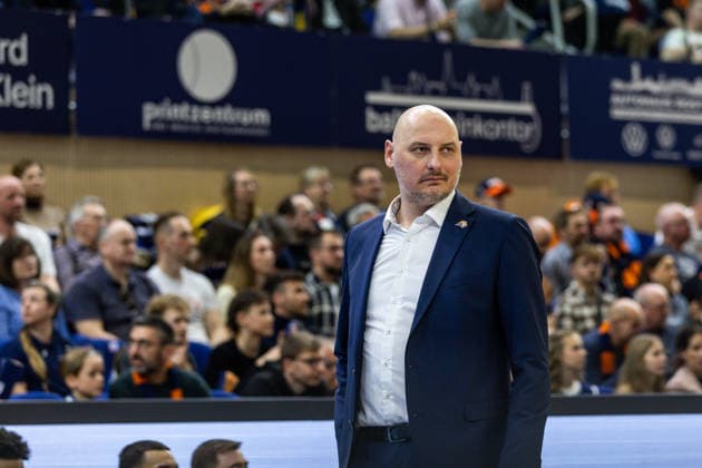 GER, easy-Credit Basketball-Bundesliga, Rostock Seawolves - Niners Chemnitz. 15.03.2026, Stadthalle, Rostock, GER, easy-Credit Basketball-Bundesliga, Rostock Seawolves - Niners Chemnitz. Przemyslaw Frasunkiewicz (Head-Coach), Rostock Seawolves Foto Alexander Trienitz Rostock Stadthalle Mecklenburg-Vorpommern Deutschland
