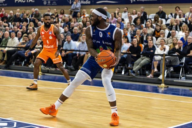 GER, easy-Credit Basketball-Bundesliga, Rostock Seawolves - Niners Chemnitz. 15.03.2026, Stadthalle, Rostock, GER, easy-Credit Basketball-Bundesliga, Rostock Seawolves - Niners Chemnitz. TJ Crockett Jr. (Rostock Seawolves 0) Foto Alexander Trienitz Rostock Stadthalle Mecklenburg-Vorpommern Deutschland