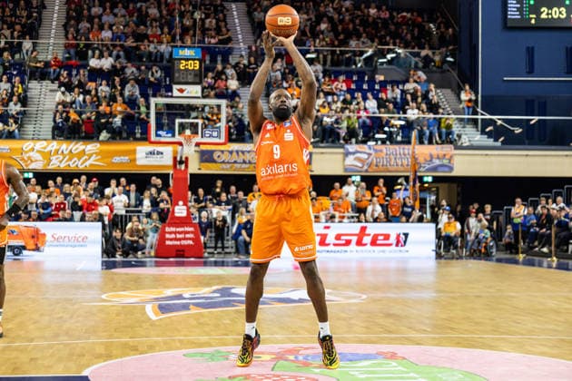 GER, easy-Credit Basketball-Bundesliga, Rostock Seawolves - Niners Chemnitz. 15.03.2026, Stadthalle, Rostock, GER, easy-Credit Basketball-Bundesliga, Rostock Seawolves - Niners Chemnitz. John Edward Newman III (Niners Chemnitz, 9) bei einem Freiwurf Foto Alexander Trienitz Rostock Stadthalle Mecklenburg-Vorpommern Deutschland