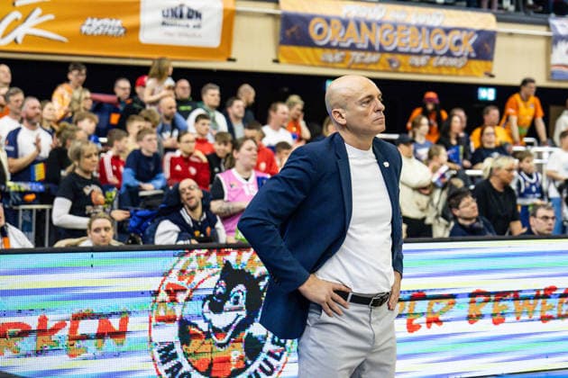 GER, easy-Credit Basketball-Bundesliga, Rostock Seawolves - Niners Chemnitz. 15.03.2026, Stadthalle, Rostock, GER, easy-Credit Basketball-Bundesliga, Rostock Seawolves - Niners Chemnitz. Rodrigo Pastore (Head Coach), Niners Chemnitz Foto Alexander Trienitz Rostock Stadthalle Mecklenburg-Vorpommern Deutschland