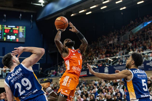 GER, easy-Credit Basketball-Bundesliga, Rostock Seawolves - Niners Chemnitz. 15.03.2026, Stadthalle, Rostock, GER, easy-Credit Basketball-Bundesliga, Rostock Seawolves - Niners Chemnitz. Corey Davis Jr. (Niners Chemnitz, 5) Foto Alexander Trienitz Rostock Stadthalle Mecklenburg-Vorpommern Deutschland